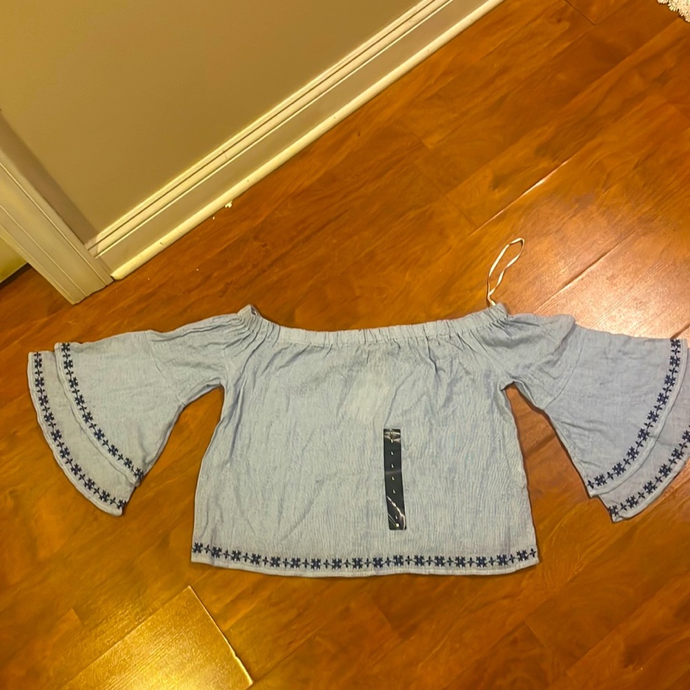 Lucky brand navy embellished float top. Size large. Off the shoulders. Cropped.
